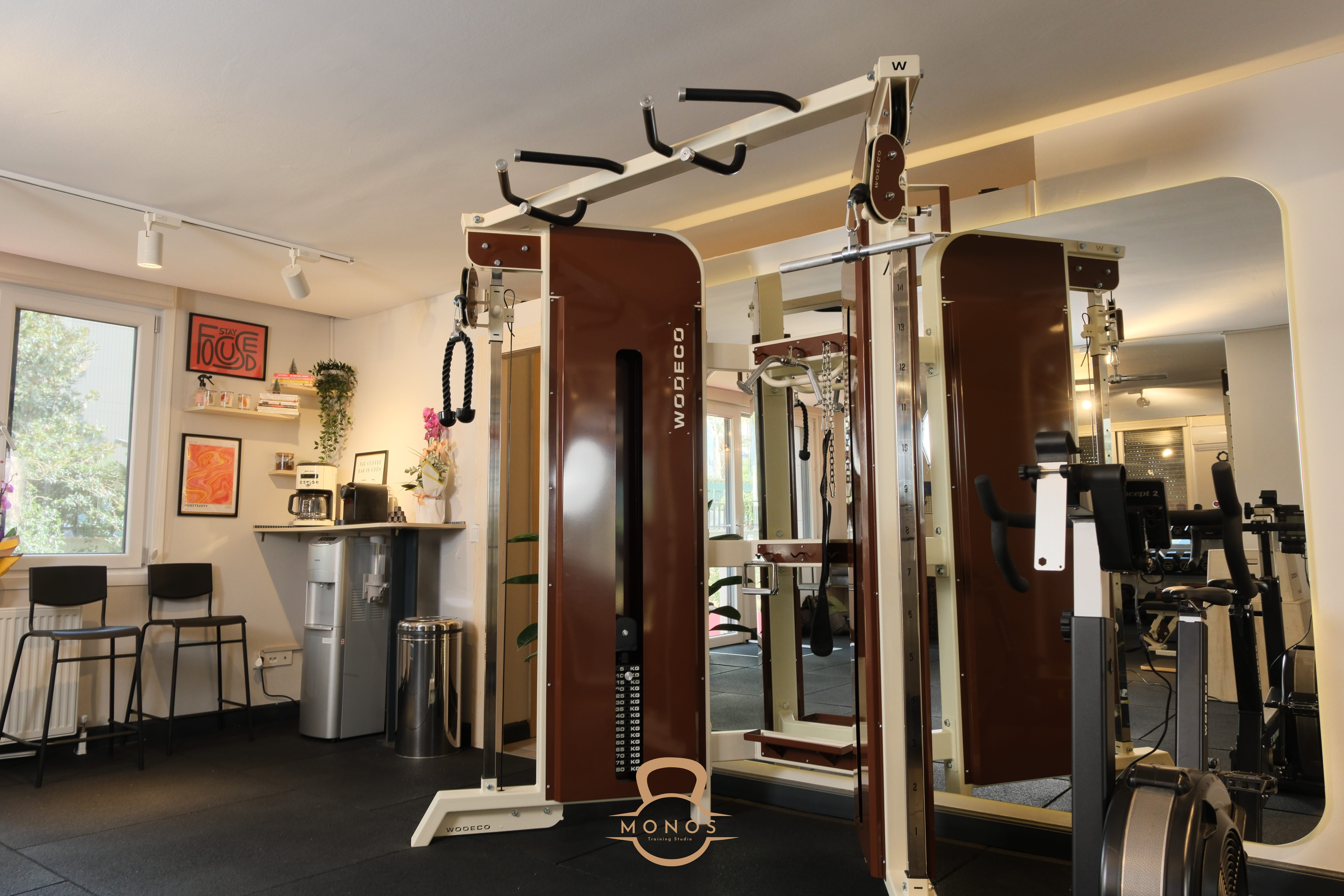Monos Training Studio - Kablo makinesi ve ekipmanlar