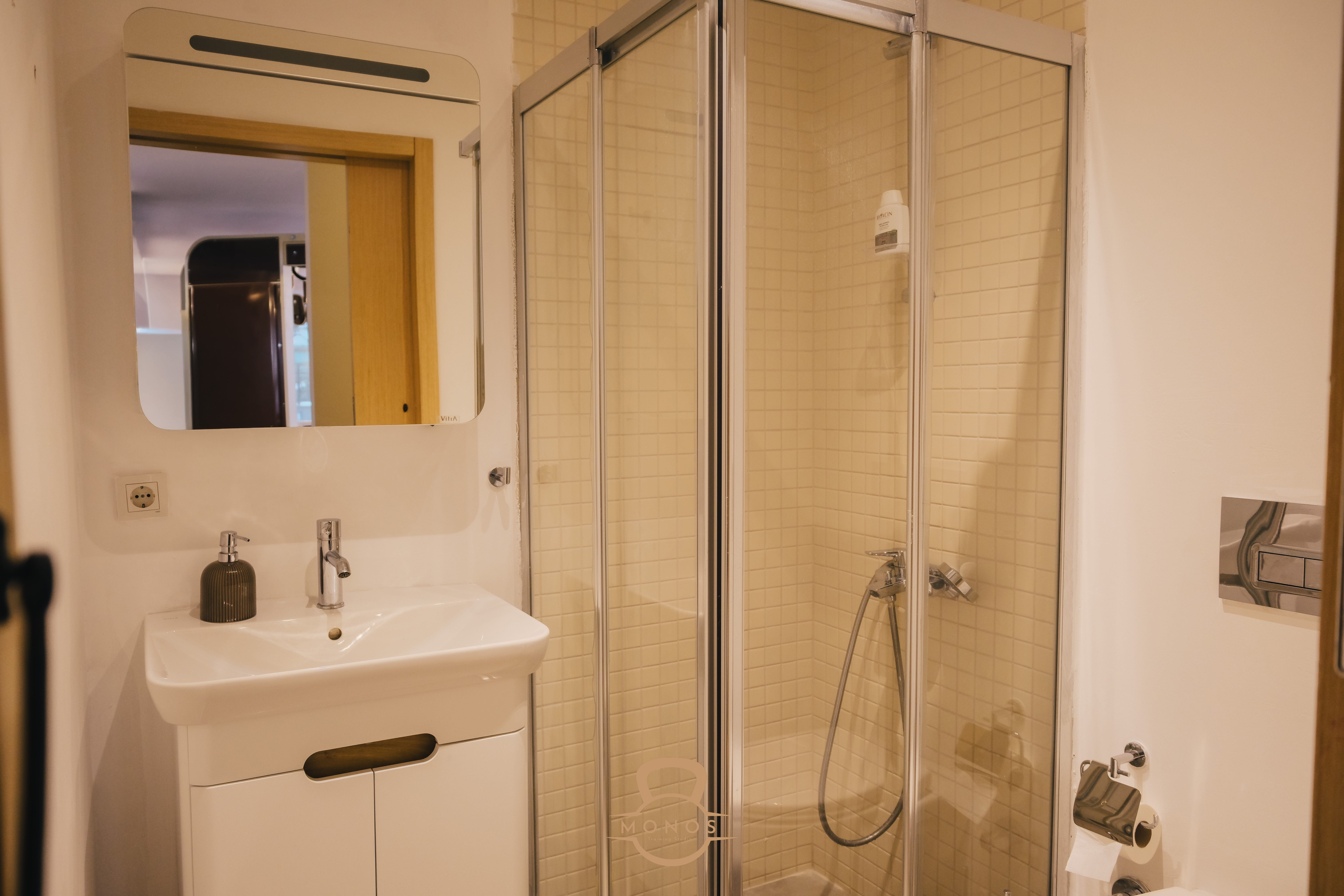 Monos Training Studio - Duş ve banyo