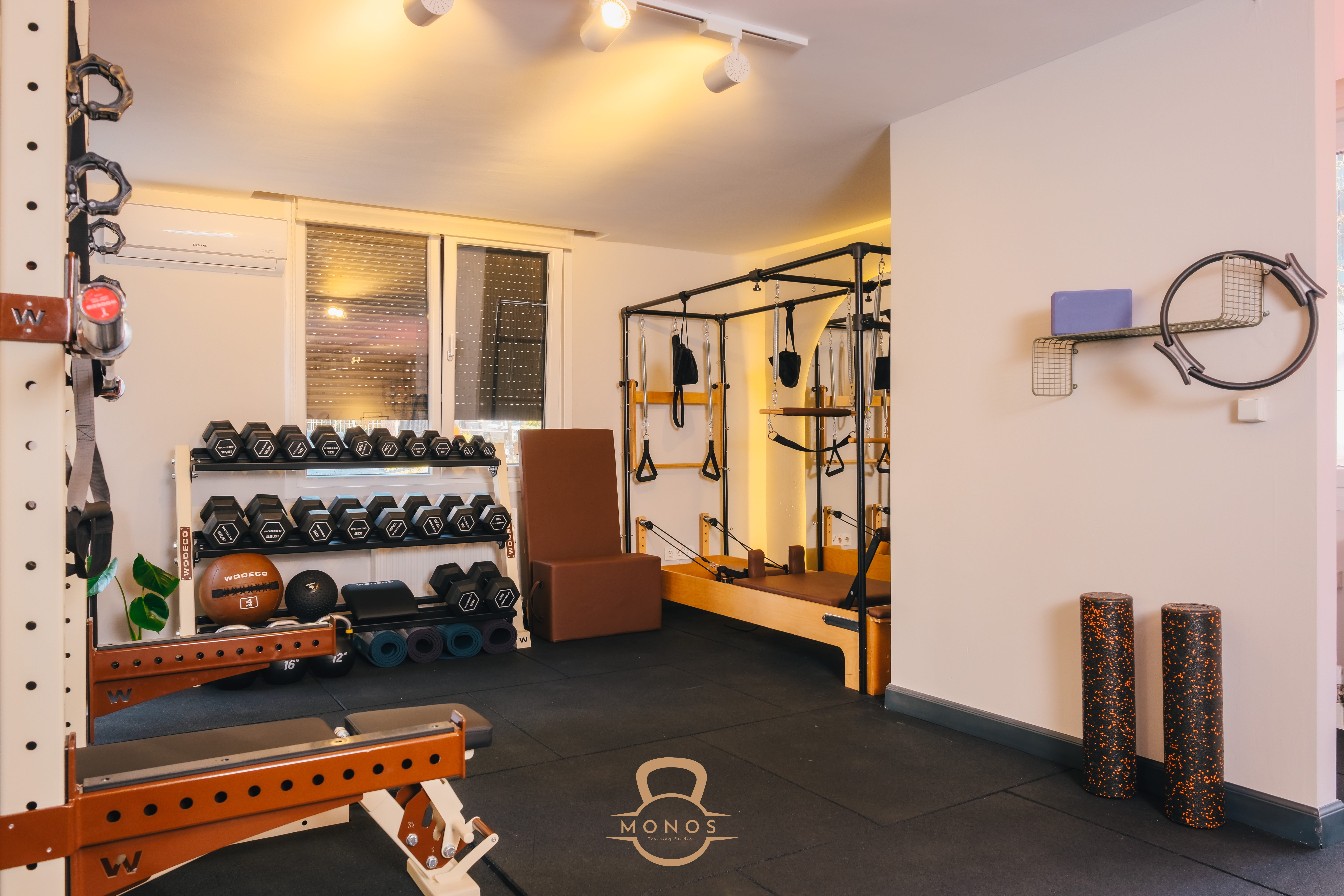 Monos Training Studio - Pilates Reformer ve dumbbell alanı
